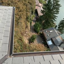 Gutter Cleaning on Summit Dr in Lake Oswego, OR 7